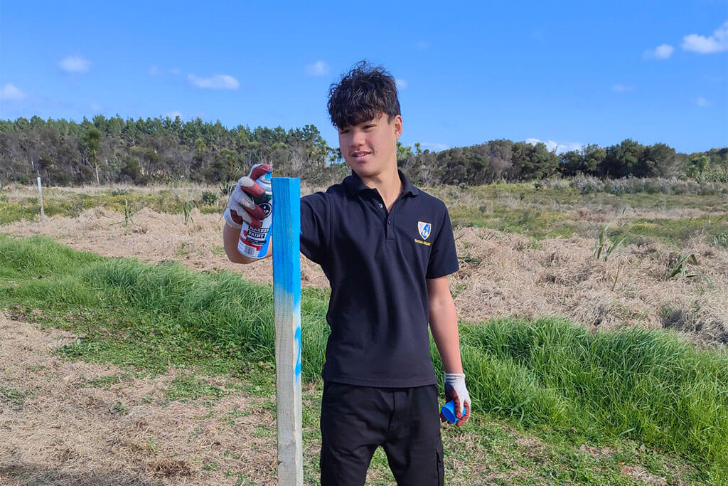 Kaitaia students shine in Dune Lakes Restoration